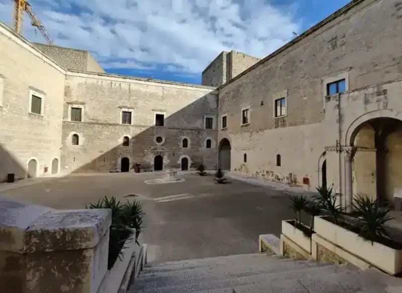 Schwäbisches Schloss von Bari — Schlösser