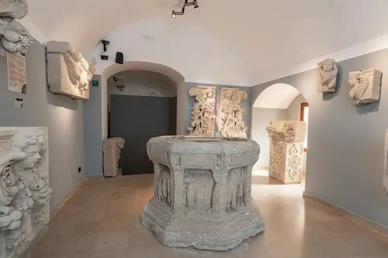 Palazzo Lopez - Diözesanmuseum Otranto — Museen