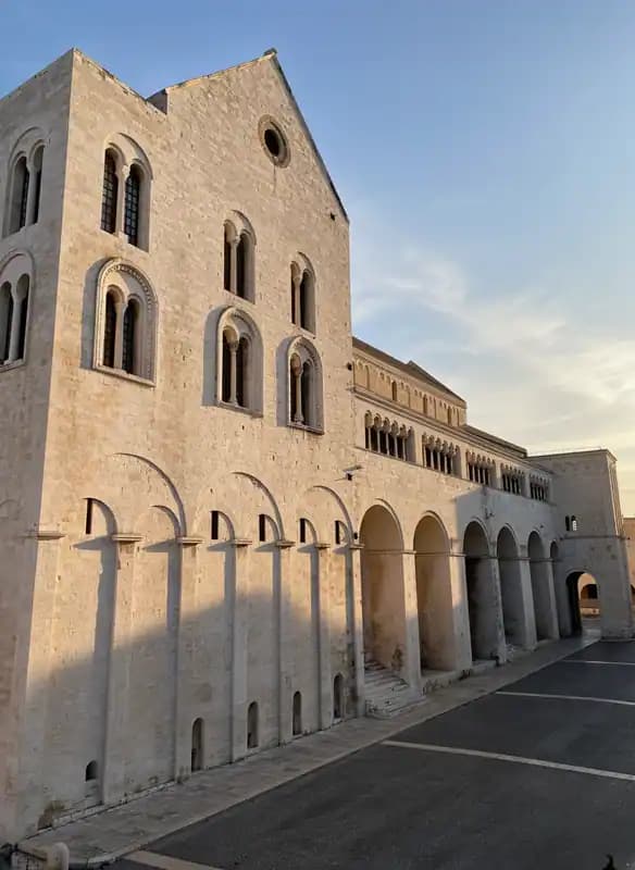 Basilika San Nicola — Heiligtümer