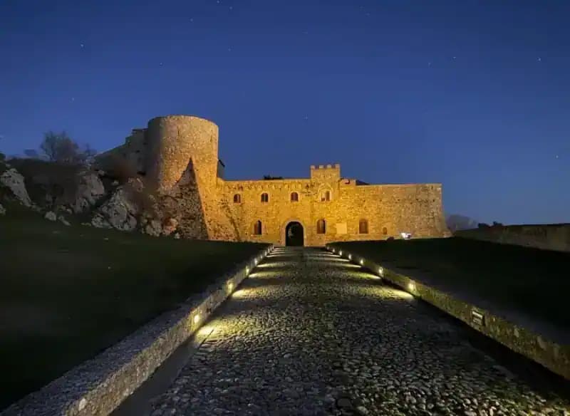 Schloss Bovino — Schlösser