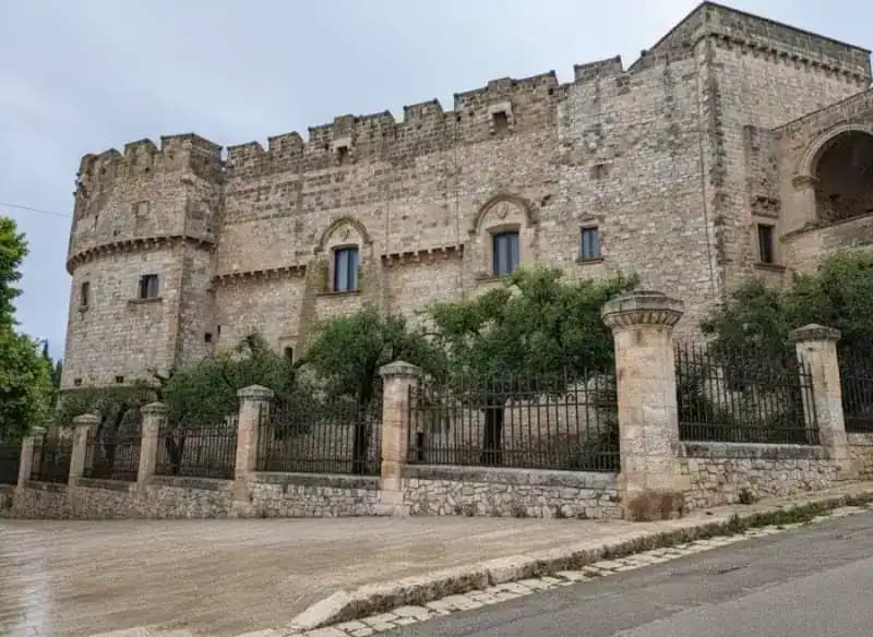 Castello Dentice di Frasso di Carovigno — Schlösser