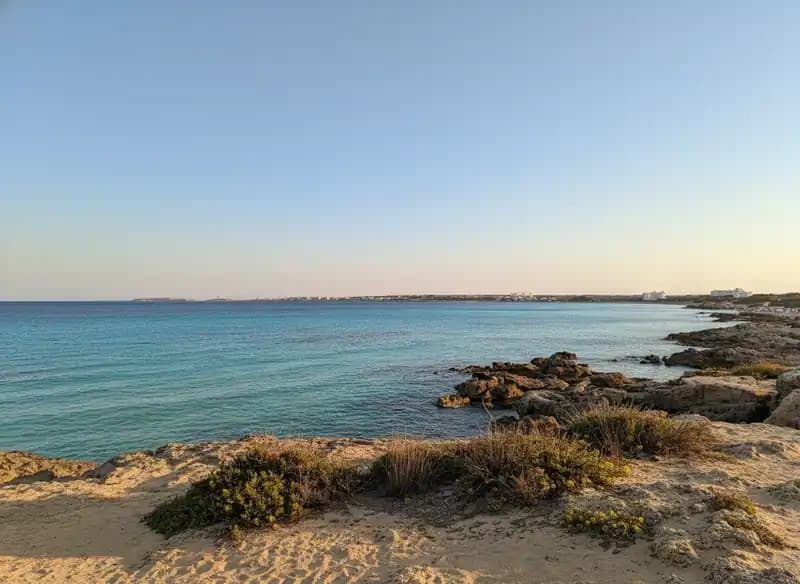 Buchten von Punta Pizzo — Strand (freier Zugang)