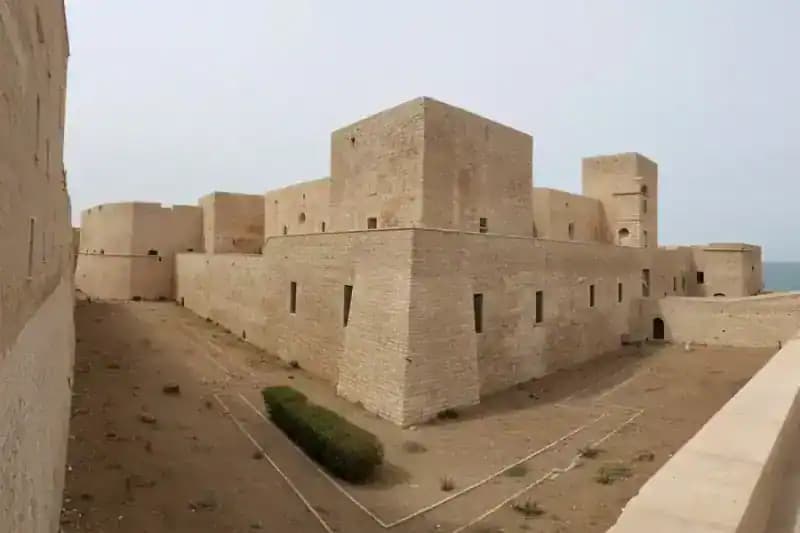 Staufisches Schloss von Trani — Schlösser