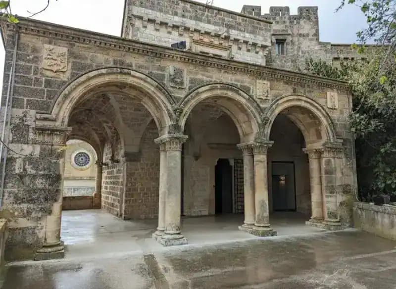 Schloss Dentice di Frasso — Schlösser