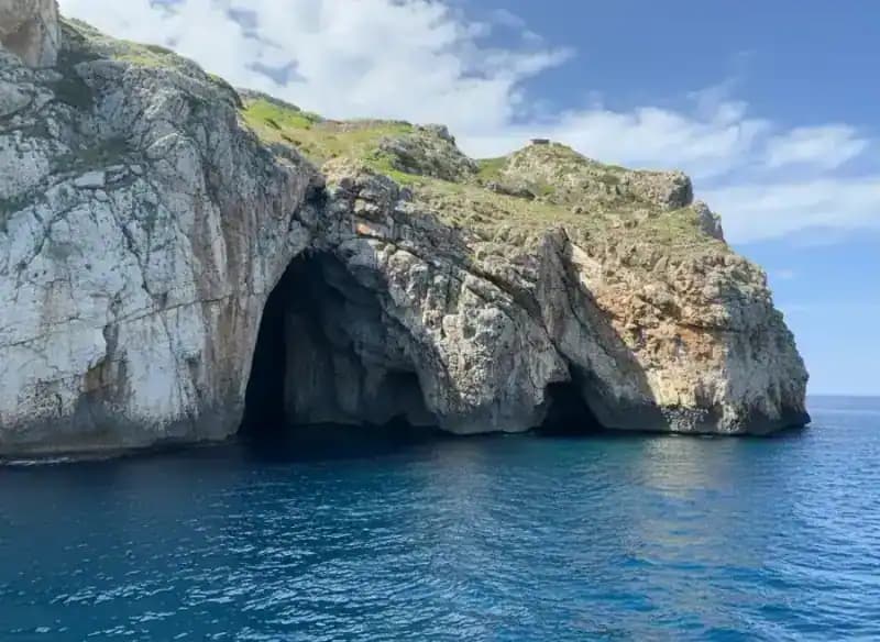 Vora-Höhle — Meereshöhlen