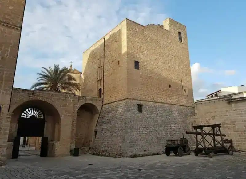 Palazzo Marquise Belmonte-Pignatelli — Schlösser