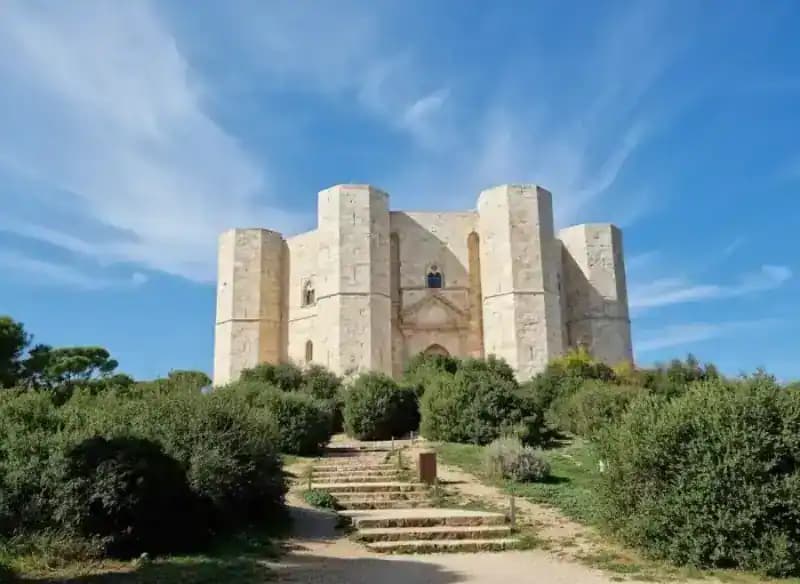Castel del Monte — Schlösser