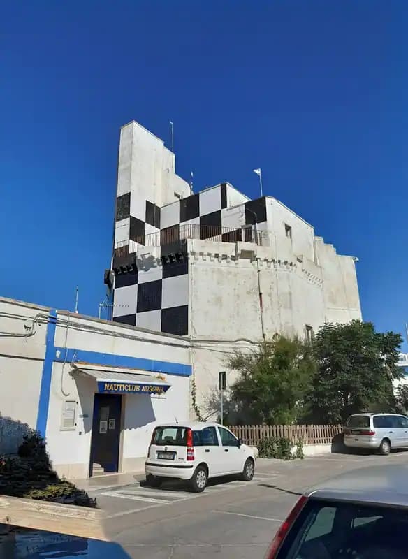 Phare de Torre San Giovanni — Tours