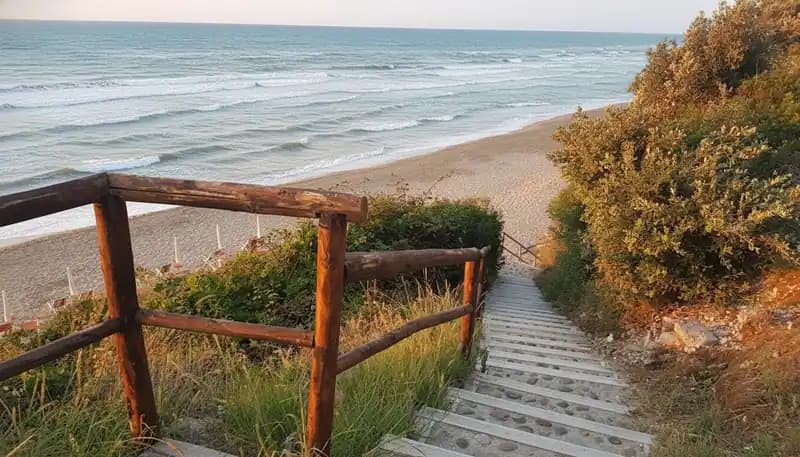 Hundred Steps Beach or Tufare Beach — Beach (free-access)