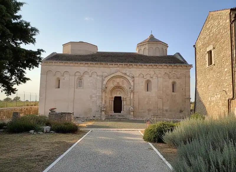 Abtei San Leonardo in Lama Volara, Manfredonia — Kirchen