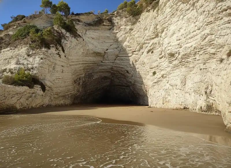 Grotta Mezza Campana — Grotte