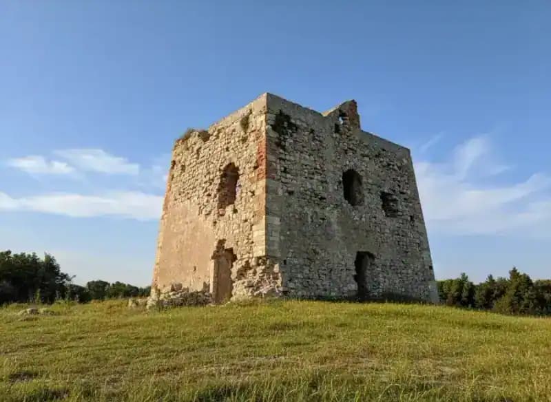 Torre Scampamorte — Torri