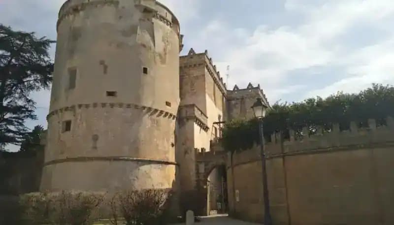 Schloss Morciano / Schloss Castromediano-Valentini — Schlösser