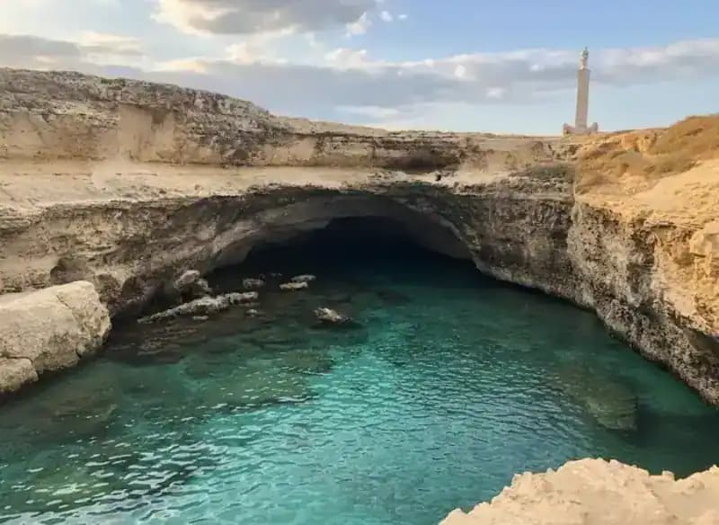 Cave of Poetry — Meereshöhlen