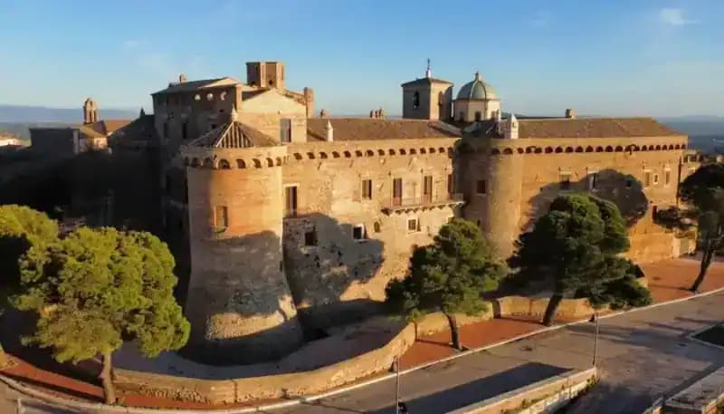 Schloss Maresca von Serracapriola — Schlösser