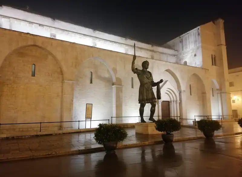 Basilica Collegiata Parrocchial Church of Santo Sepolcro — Barletta