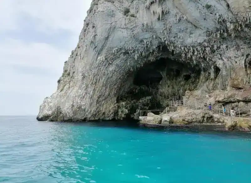Blaue Grotte — Meereshöhlen