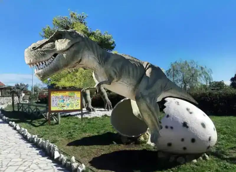 Museo Paleontologico dei Dinosauri — Parco divertimenti