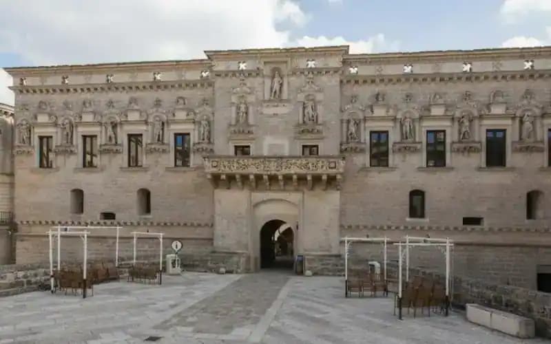 Schloss de' Monti — Schlösser