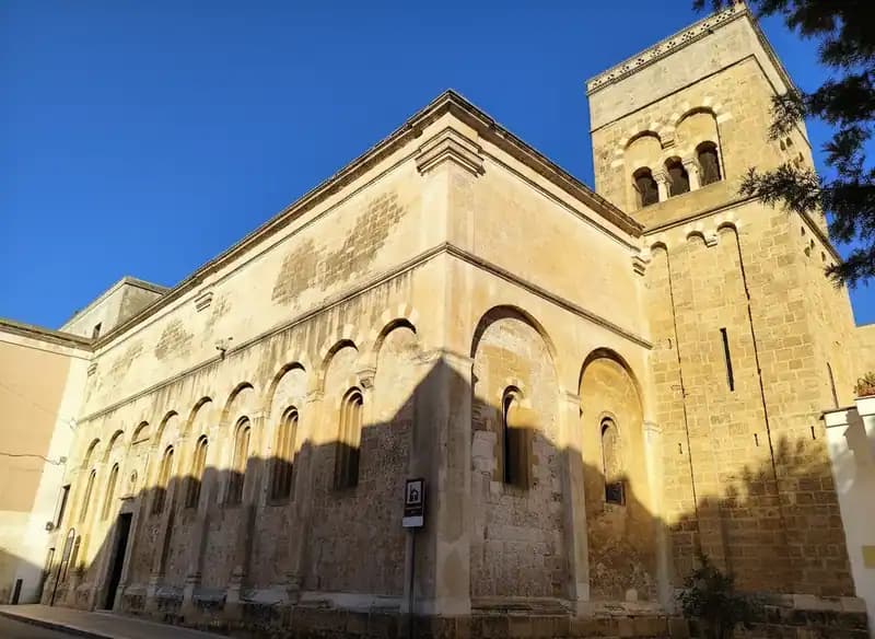 Kirche und Kreuzgang von San Benedetto — Kirchen