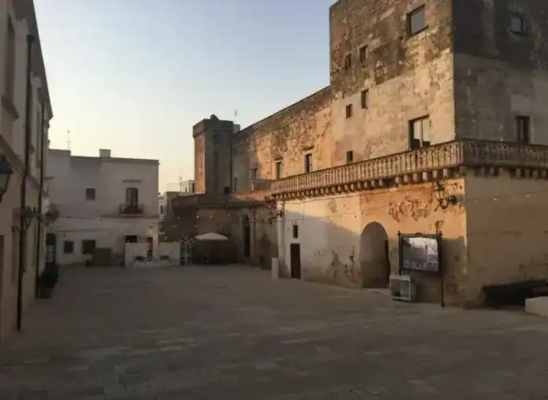 Baroniales Schloss von Felline — Schlösser