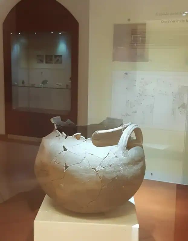 Archäologisches Museum Pezza Petrosa — Villa Castelli