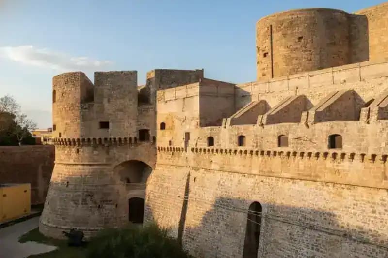 Staufisches Schloss von Oria — Oria